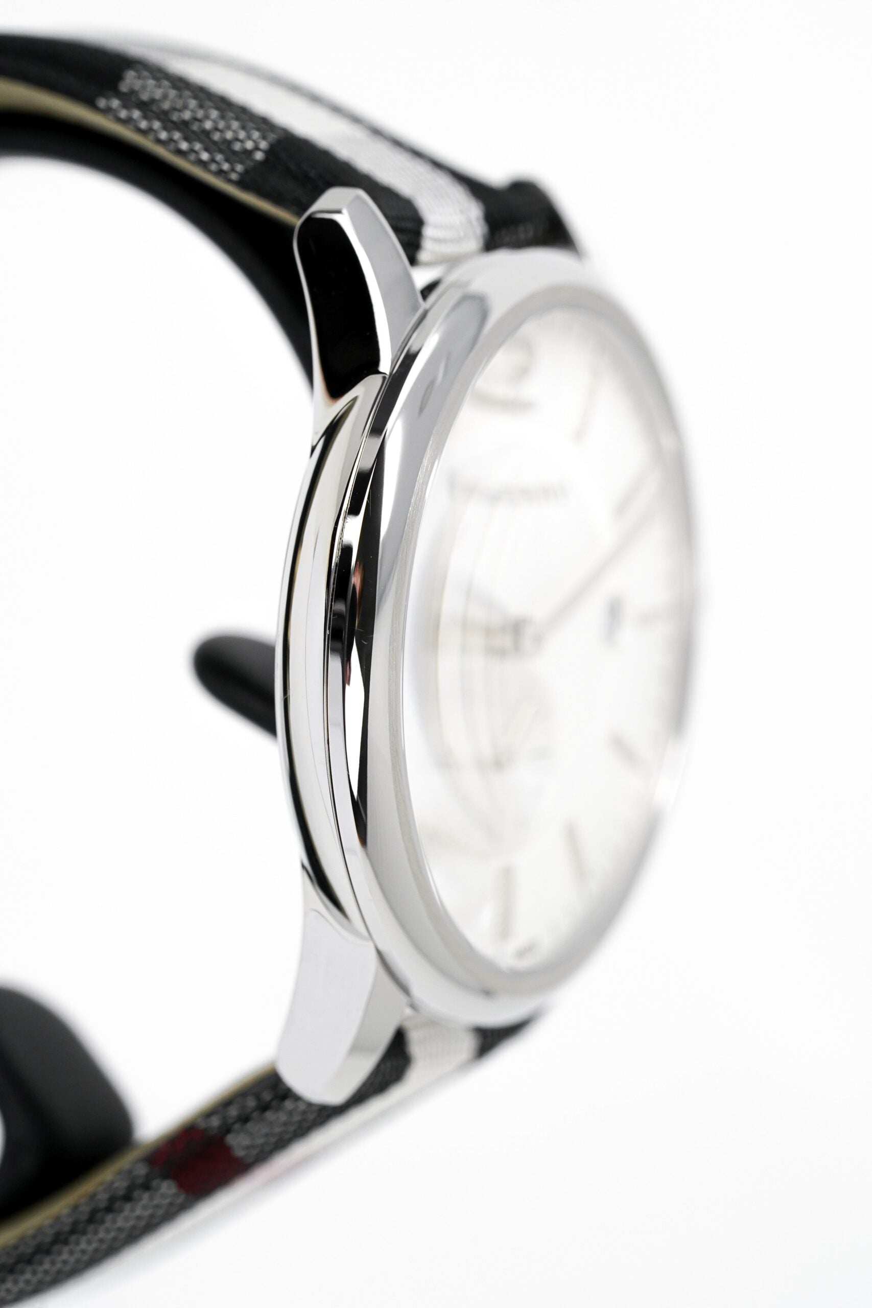 Burberry Mens Watch The Classic Horseferry Silver Bu10002